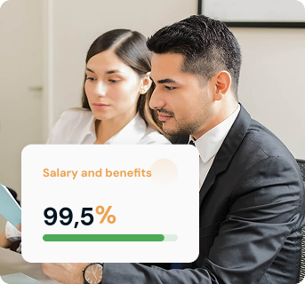 Person arbeitet von zu Hause am Handy